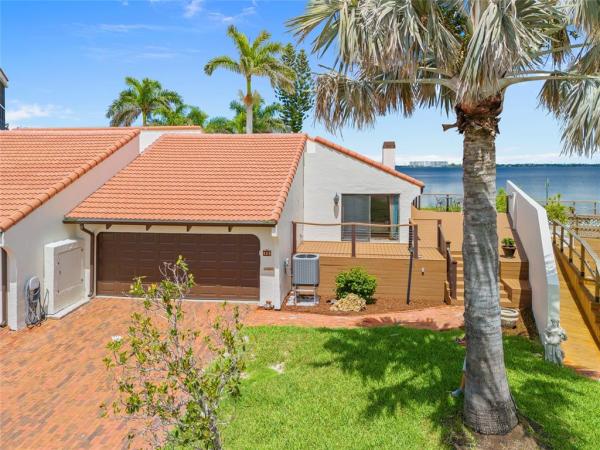 EMERALD POINTE VILLAS PH 03