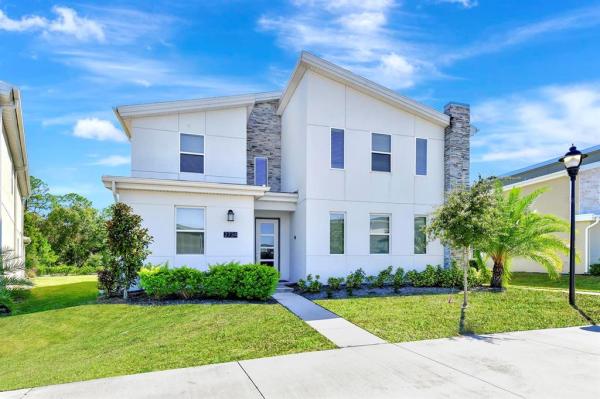 COVE AT STOREY LAKE III