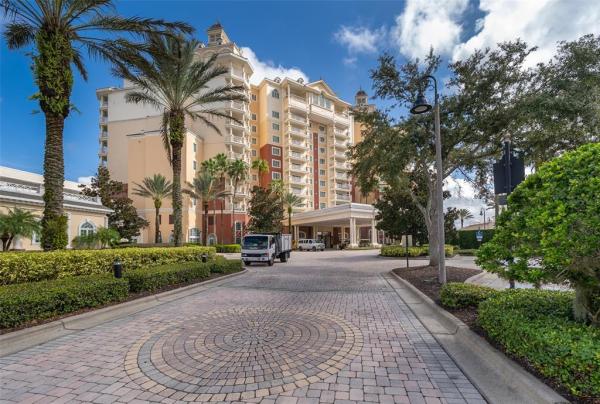 REUNION GRANDE CONDO