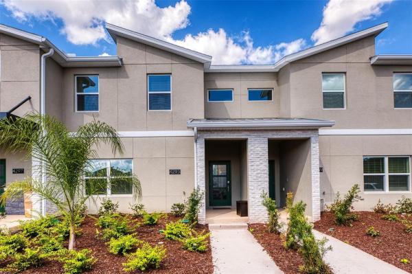 COVE AT STOREY LAKE 4