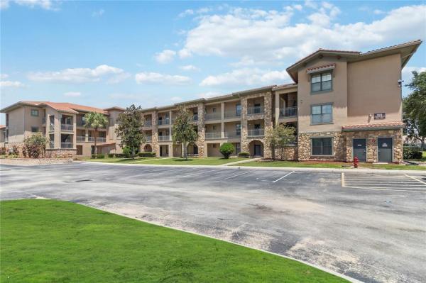 BELLA PIAZZA & VILLAS AT REGAL PALMS AREA