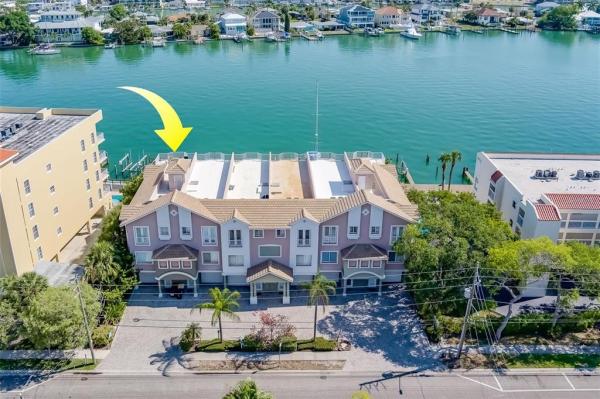 MOORINGS TOWNHOMES
