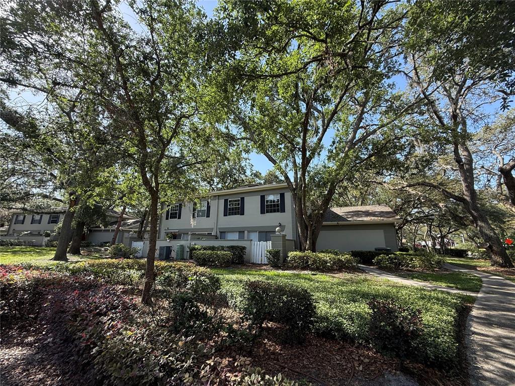 RAINTREE MANOR HOMES CONDOMINI - фото