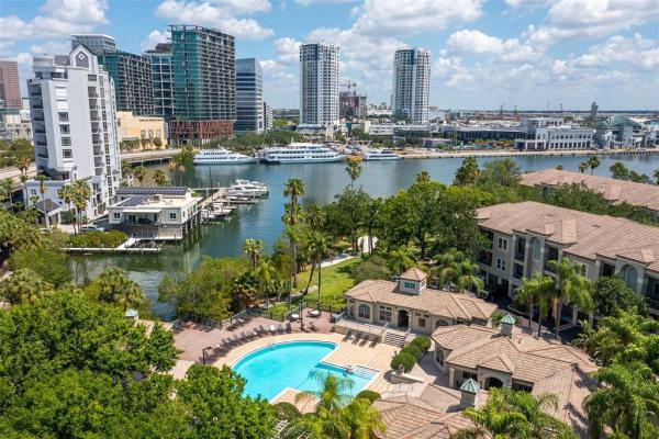 ISLAND PLACE A CONDO