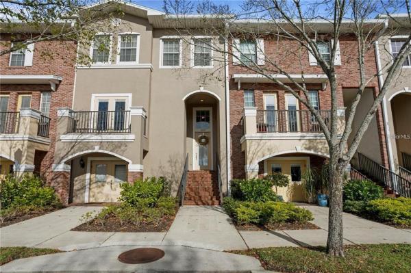 HAMPTON LAKES AT MAIN STREET