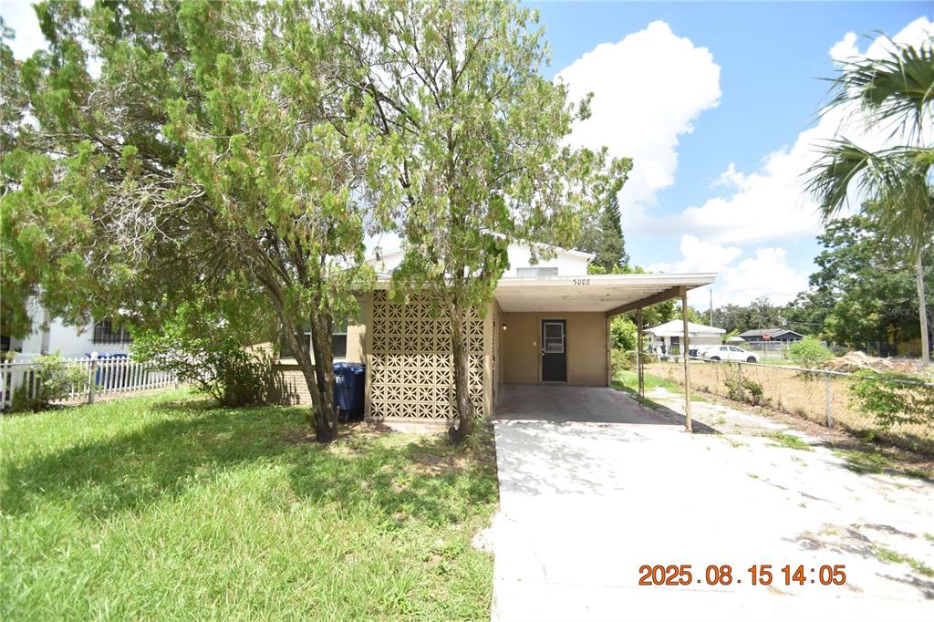 JACKSON HEIGHTS - фото