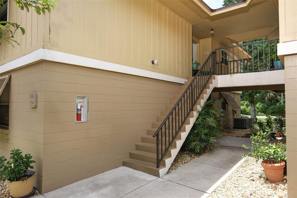 LAKESIDE CONDO APARTMENTS - фото