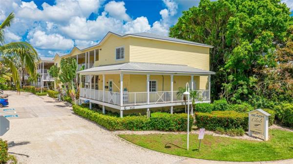 BEACH CLUB AT SIESTA KEY