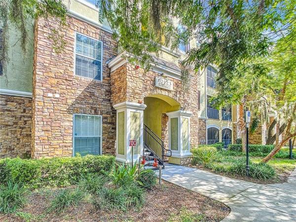 COURTNEY PALMS CONDO