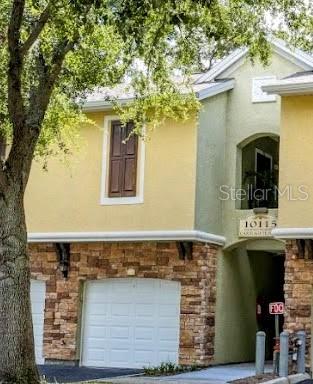 COURTNEY PALMS CONDO