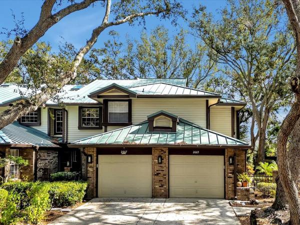 LAUREL OAKS AT COUNTRY WOODS CONDO