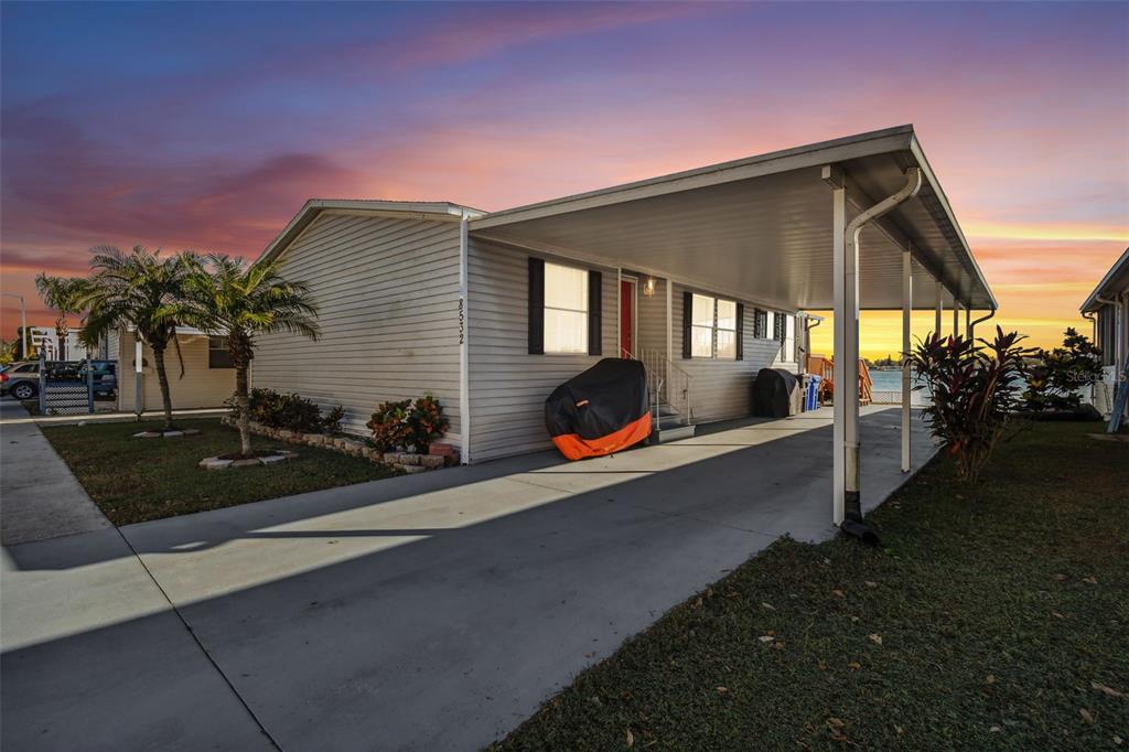 LAKE FANTASIA PLATTED SUB - фото