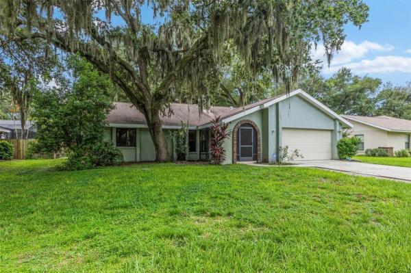 MANATEE OAKS