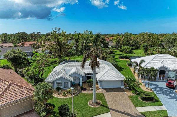 THE LAKES OF JACARANDA