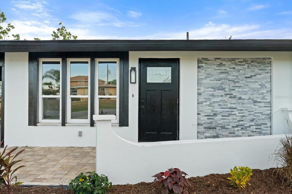 PORT CHARLOTTE SEC 010 - фото