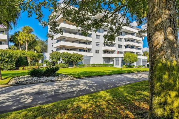 REGATTA POINTE CONDO PH I