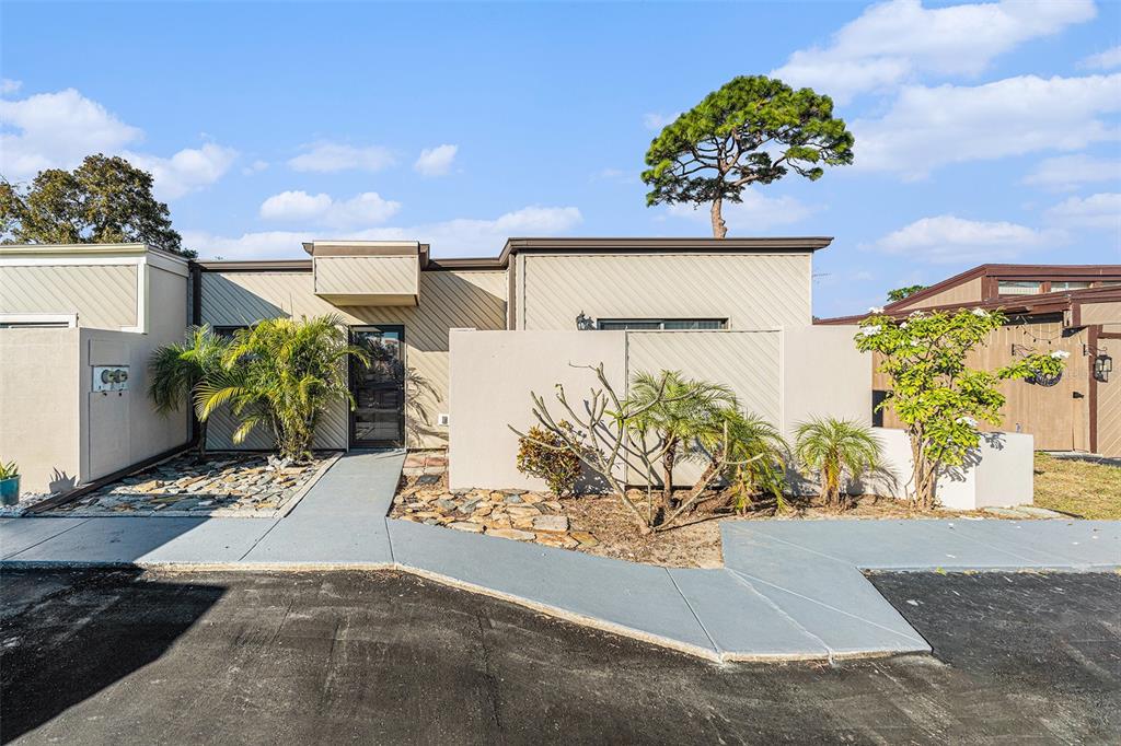 PINEWOOD VILLAS - фото