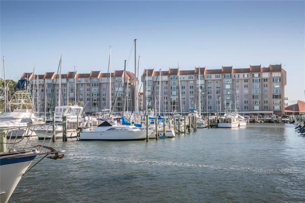 EDGEWATER ARMS 3RD CONDO