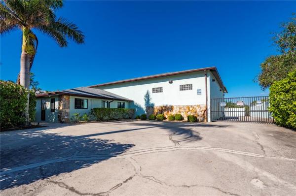 CHARLOTTE COMM CENTER