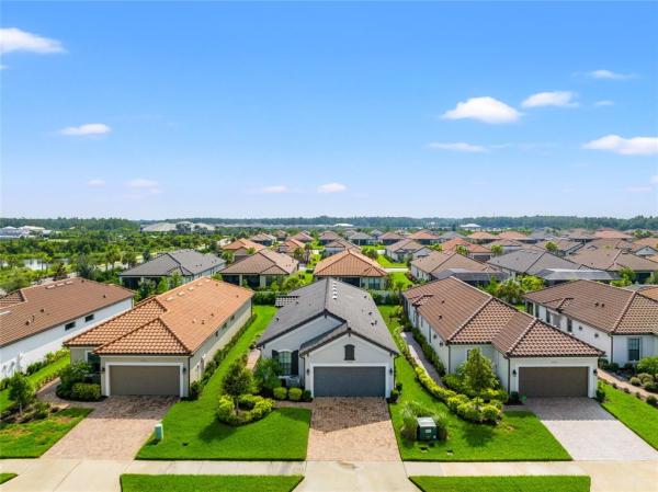 ESPLANADE AT WIREGRASS RANCH