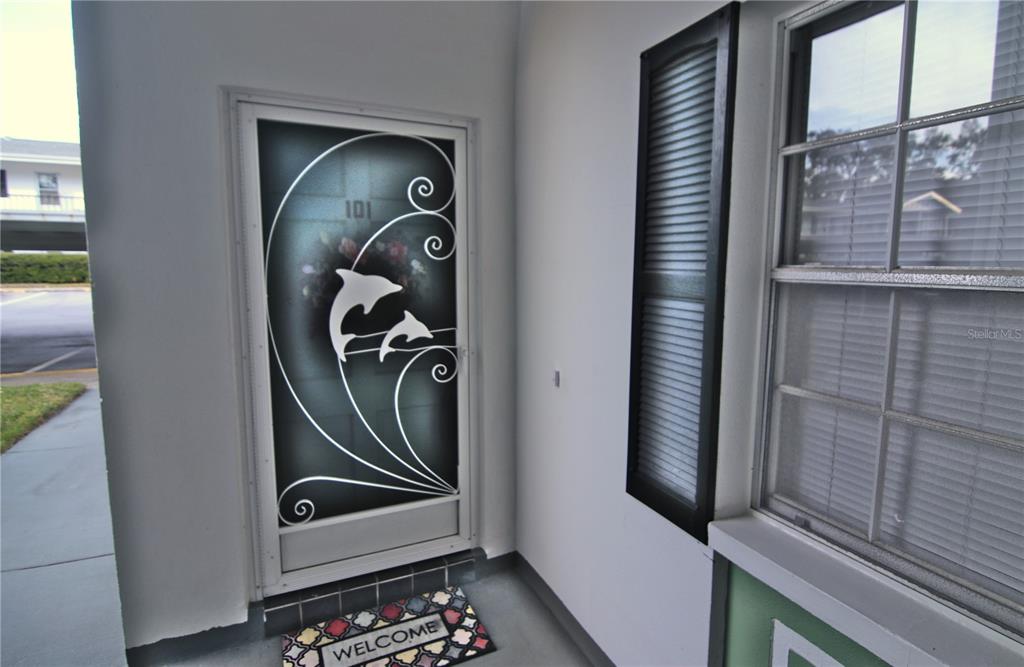 DOUGLAS ARMS - фото