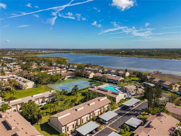 TOWNHOMES OF LAKE SEMINOLE