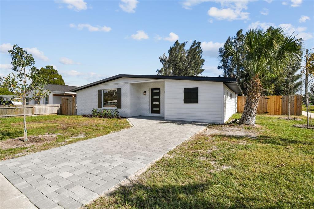 GANDY GARDENS 11 - фото