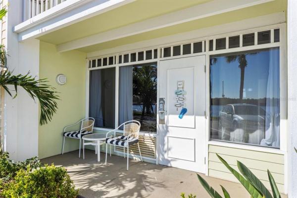 ISLAND RESORT AT MARINERS CLUB