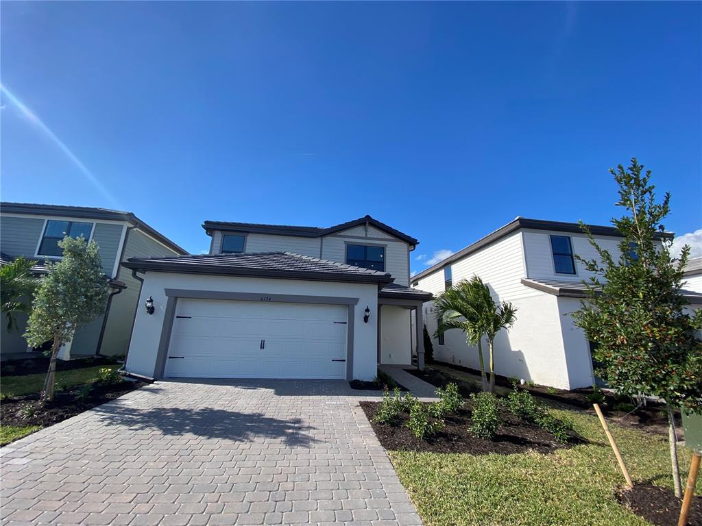 Single Family - фото