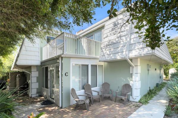 BAHAMIAN CLUB UNITS 01-03 INC