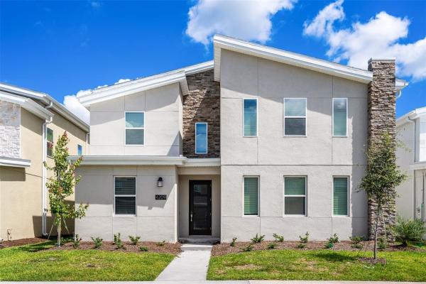 COVE AT STOREY LAKE 4