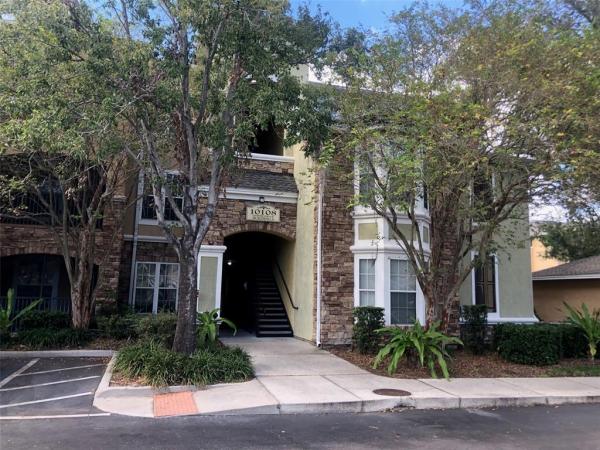 COURTNEY PALMS CONDO