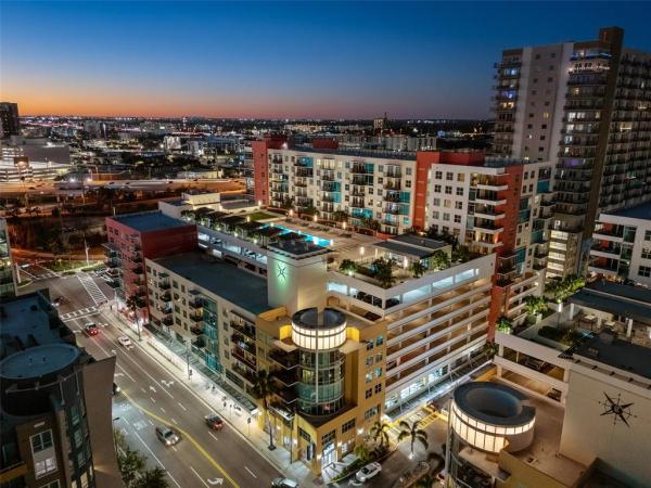 GRAND CENTRAL AT KENNEDY