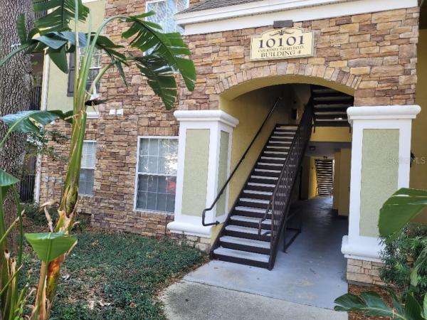 COURTNEY PALMS CONDO