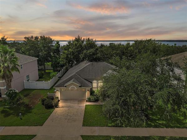 OVERLOOK AT LAKE LOUISA PH 01