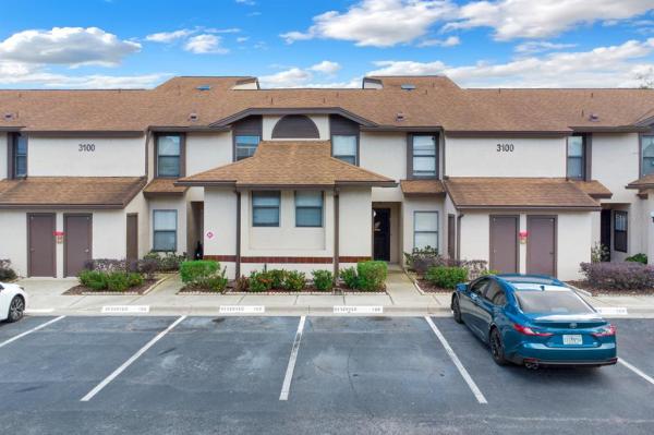 CLUB VILLAS AT WIMBLEDON PARK CONDO