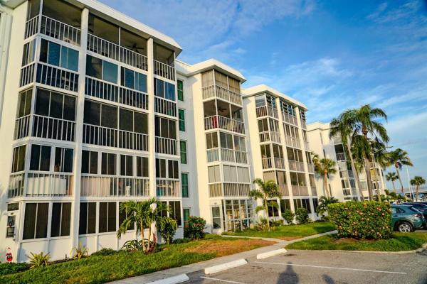 MOORINGS OF MAXIMO CONDO