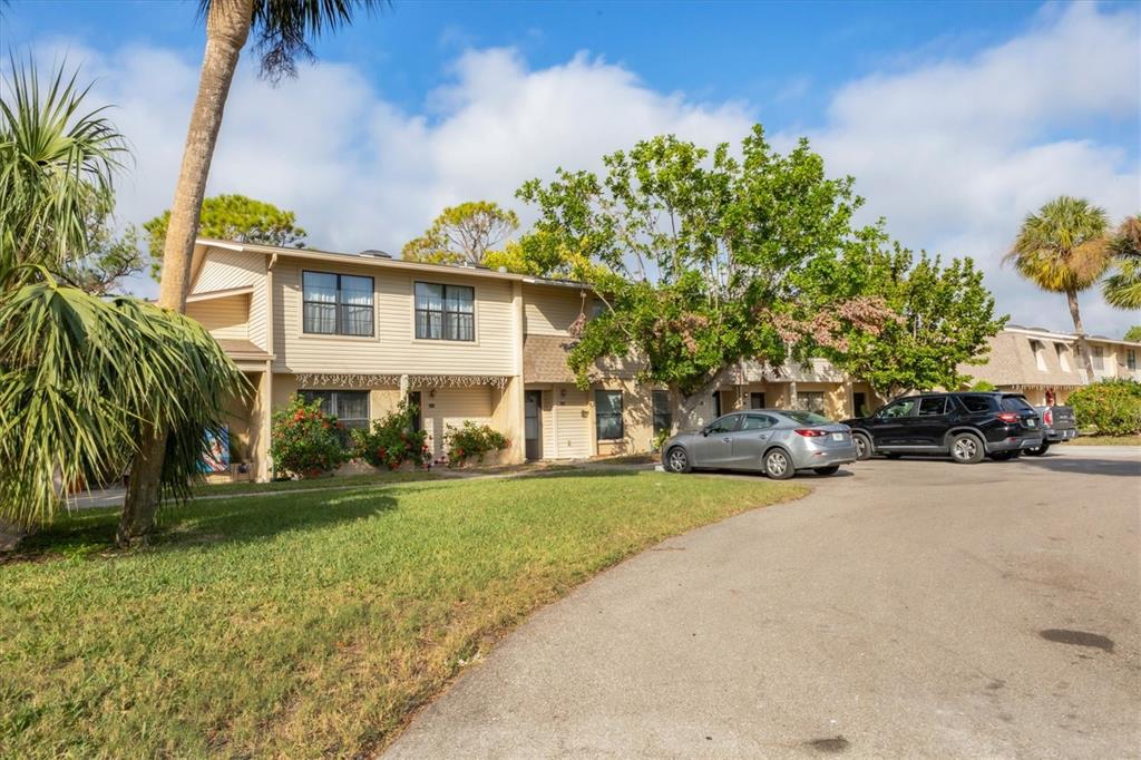 HORIZON TWNHS - фото