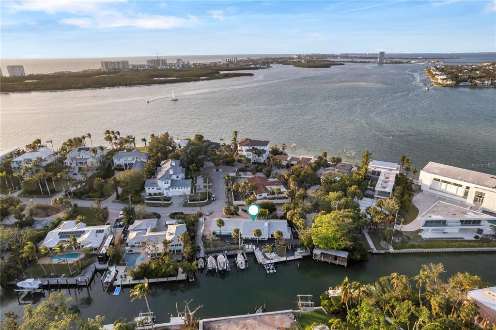 LANDS END - фото