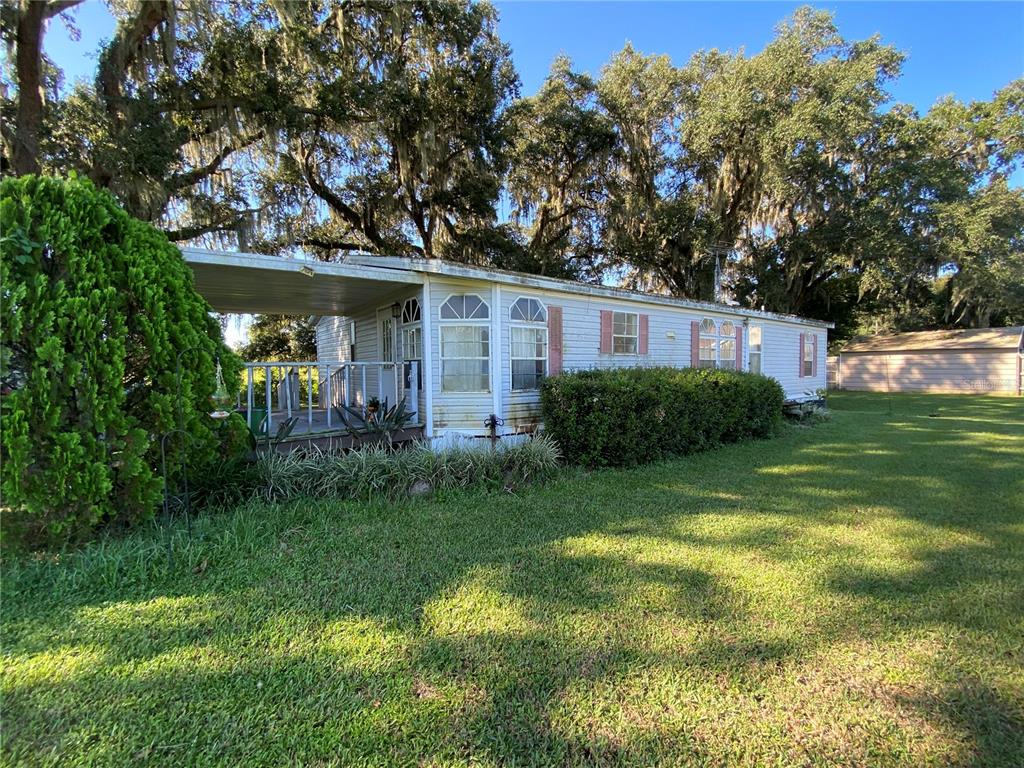 BUSHNELL LAWNS - фото