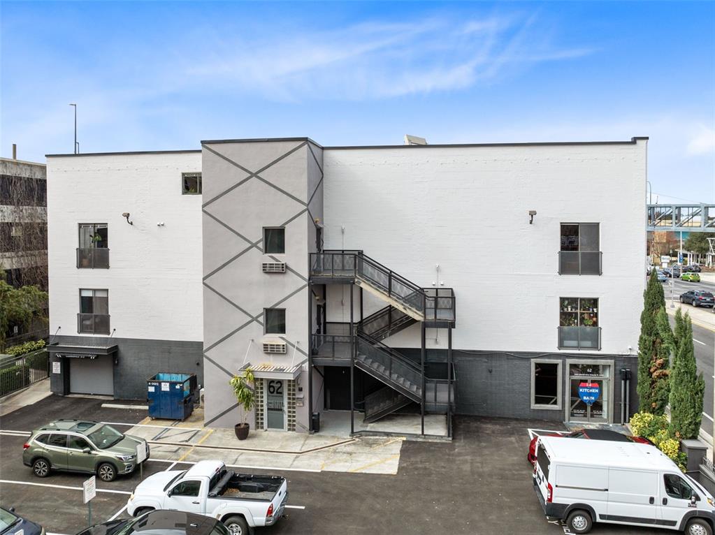 CHINA GLASS WAREHOUSE LOFTS CONDO - фото