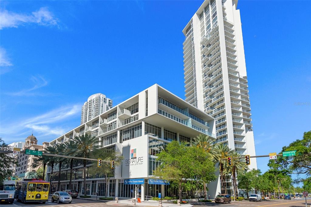 SIGNATURE PLACE CONDO - фото