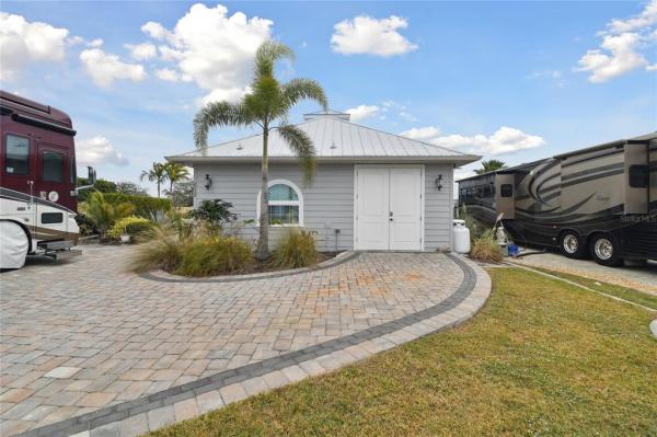 THORNTON CRK MOTORCOACH RESIDENCE