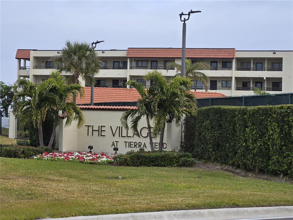 VILLAGE AT TIERRA VERDE CONDO - фото