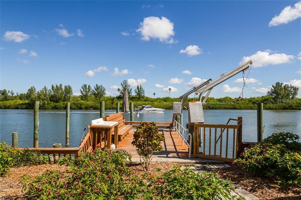 Single Family - фото