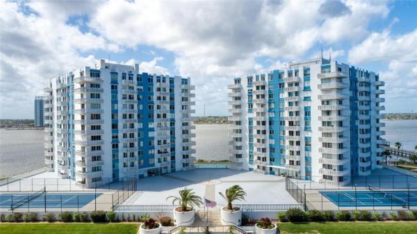 BAYSHORE BATH & TENNIS CLUB CONDO