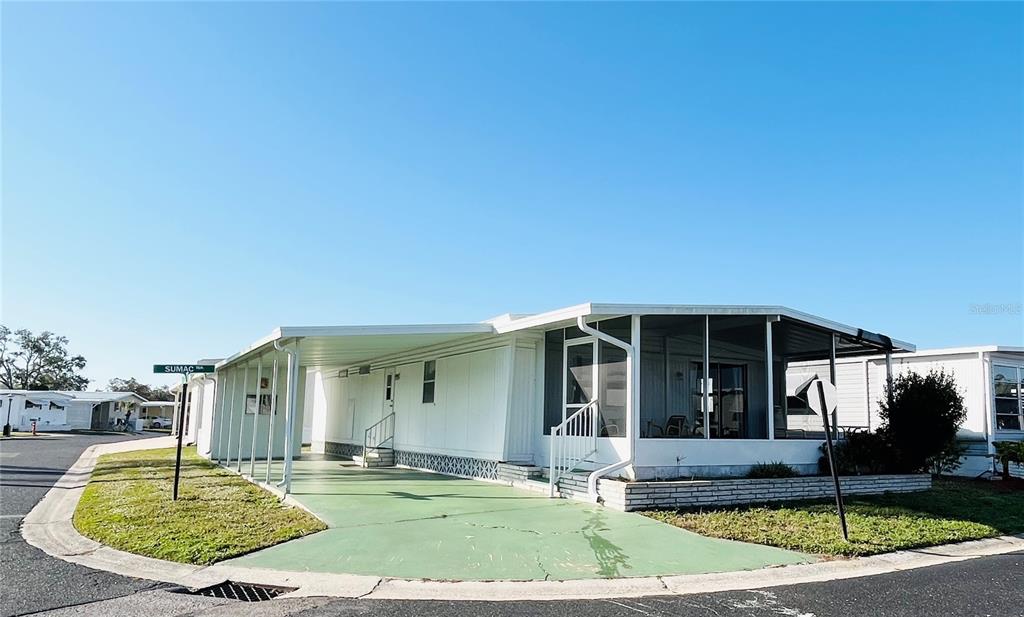 OAKWOOD MANOR - фото