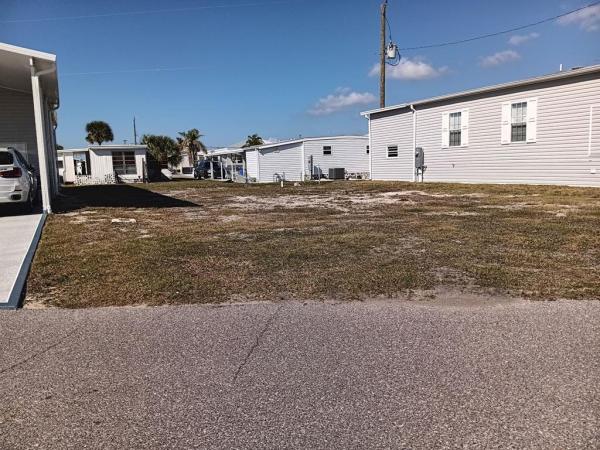 COUNTRY CLUB ESTATES