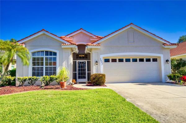 PELICAN POINTE GOLF & COUNTRY CLUB