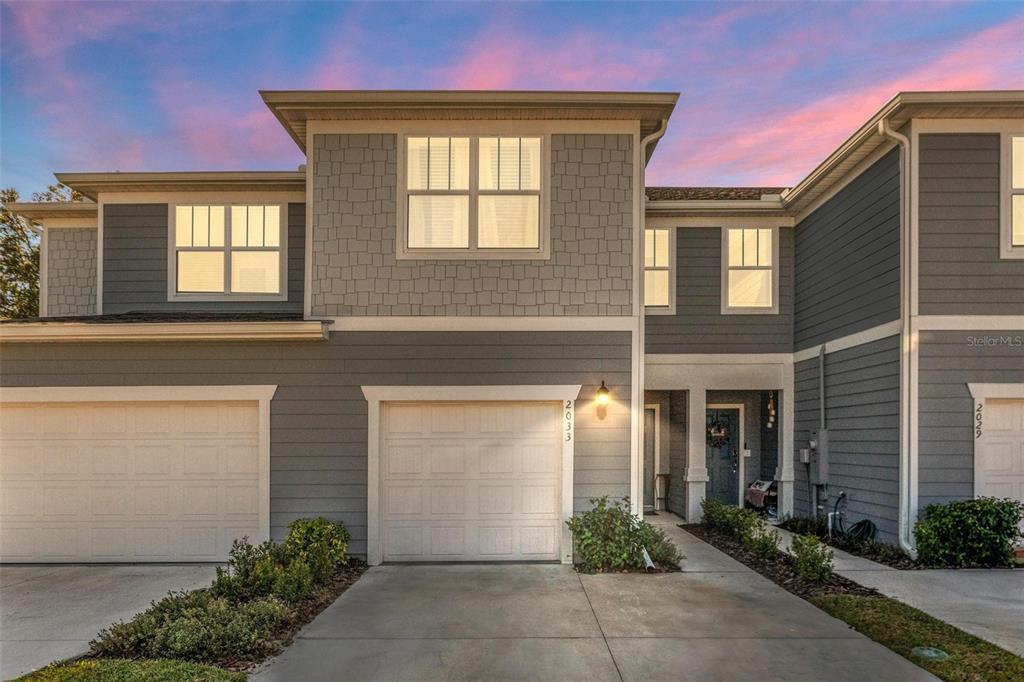 GRAYSON SQUARE - фото